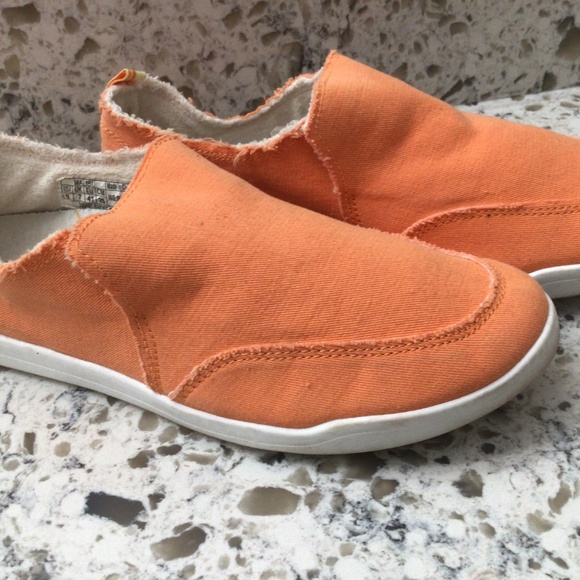 Vionic slip on Beach shoes - Picture 6 of 6